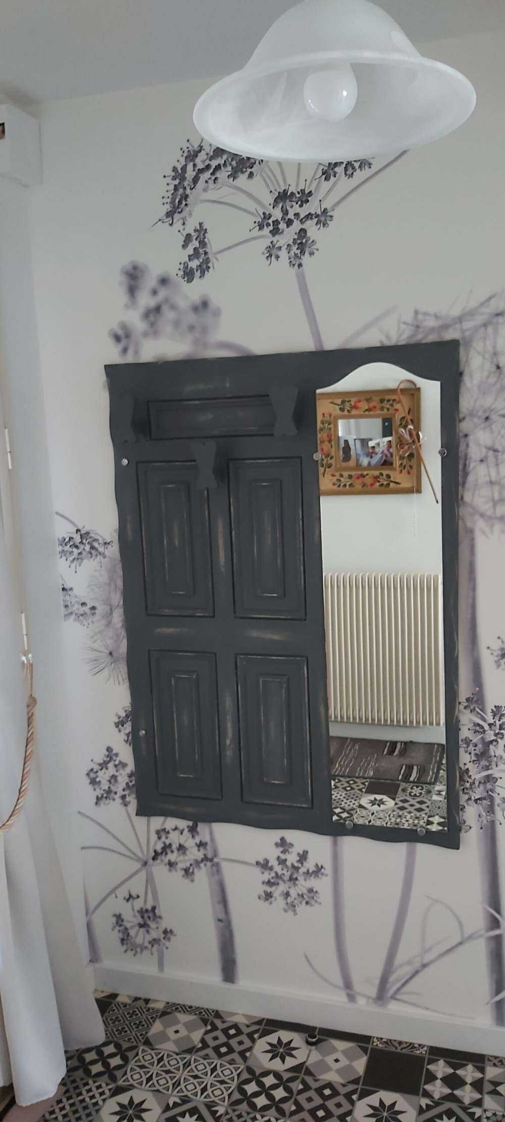 Meadow flowers in black and white