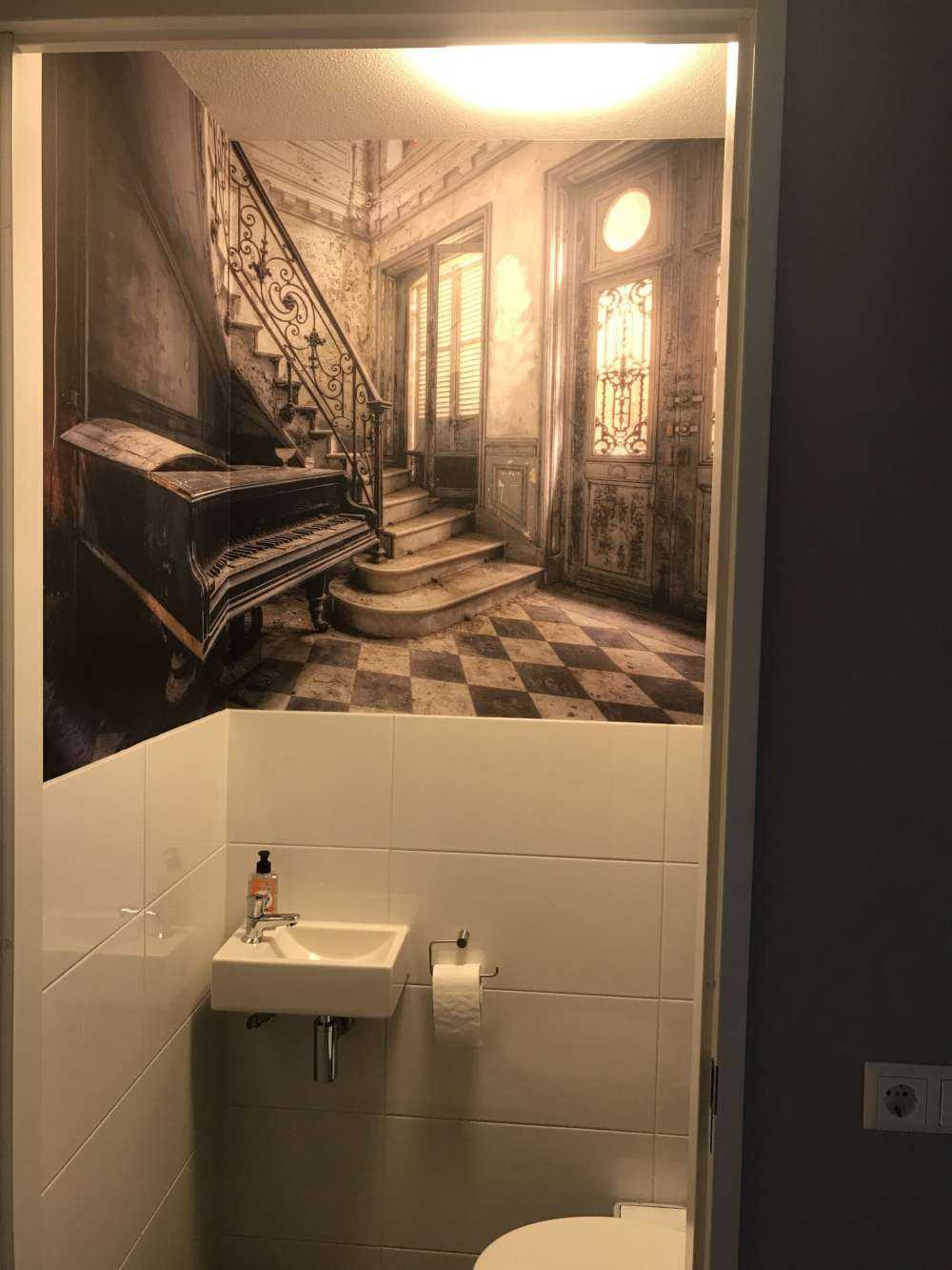 Piano in een verlaten ruimte