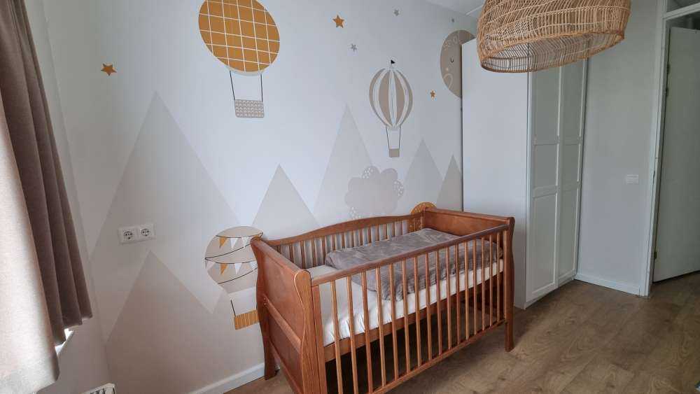 Hot air balloons through the mountains