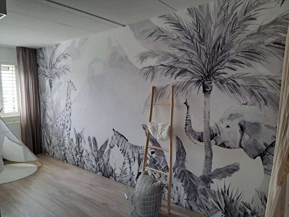 Jungle animals in black and white