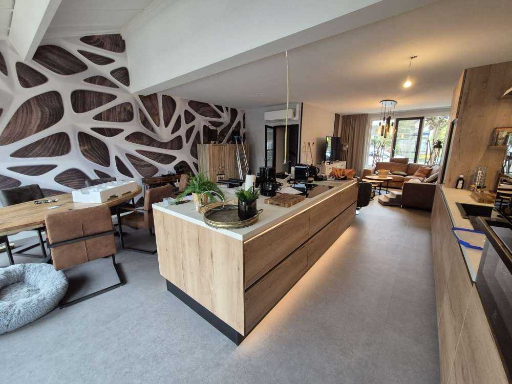 White pattern on wood