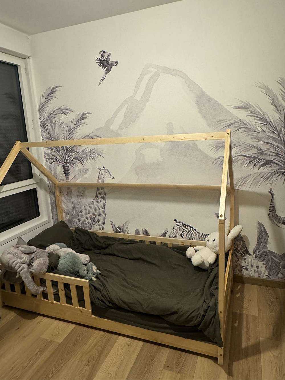 Jungle animals in black and white