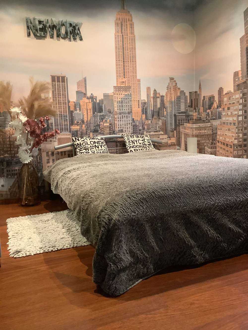 Empire State Building with skyline