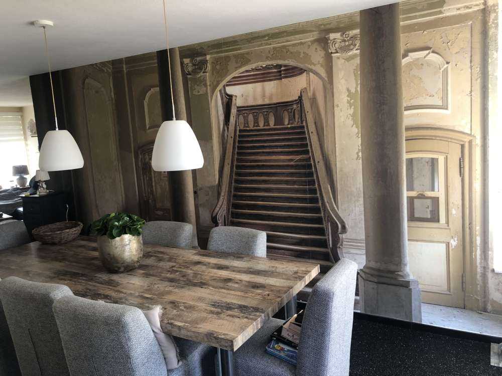 Ruimte met oude muren