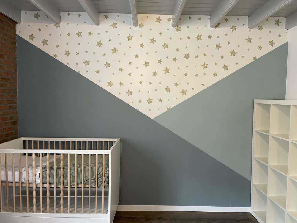 Green triangles with stars