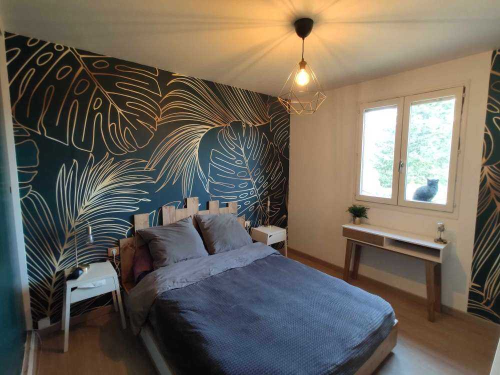 Green leaves with gold