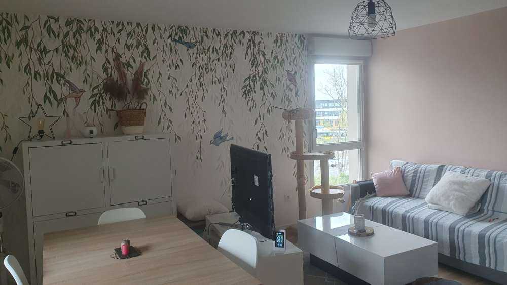 Hanging branches and birds