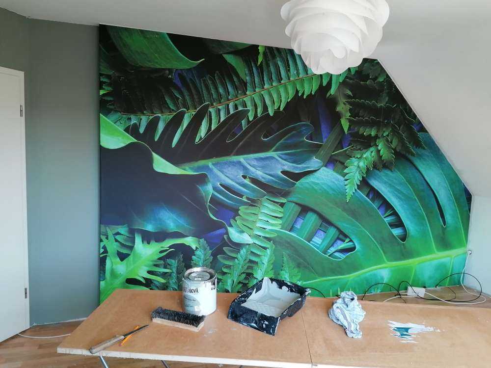 Green jungle leaves