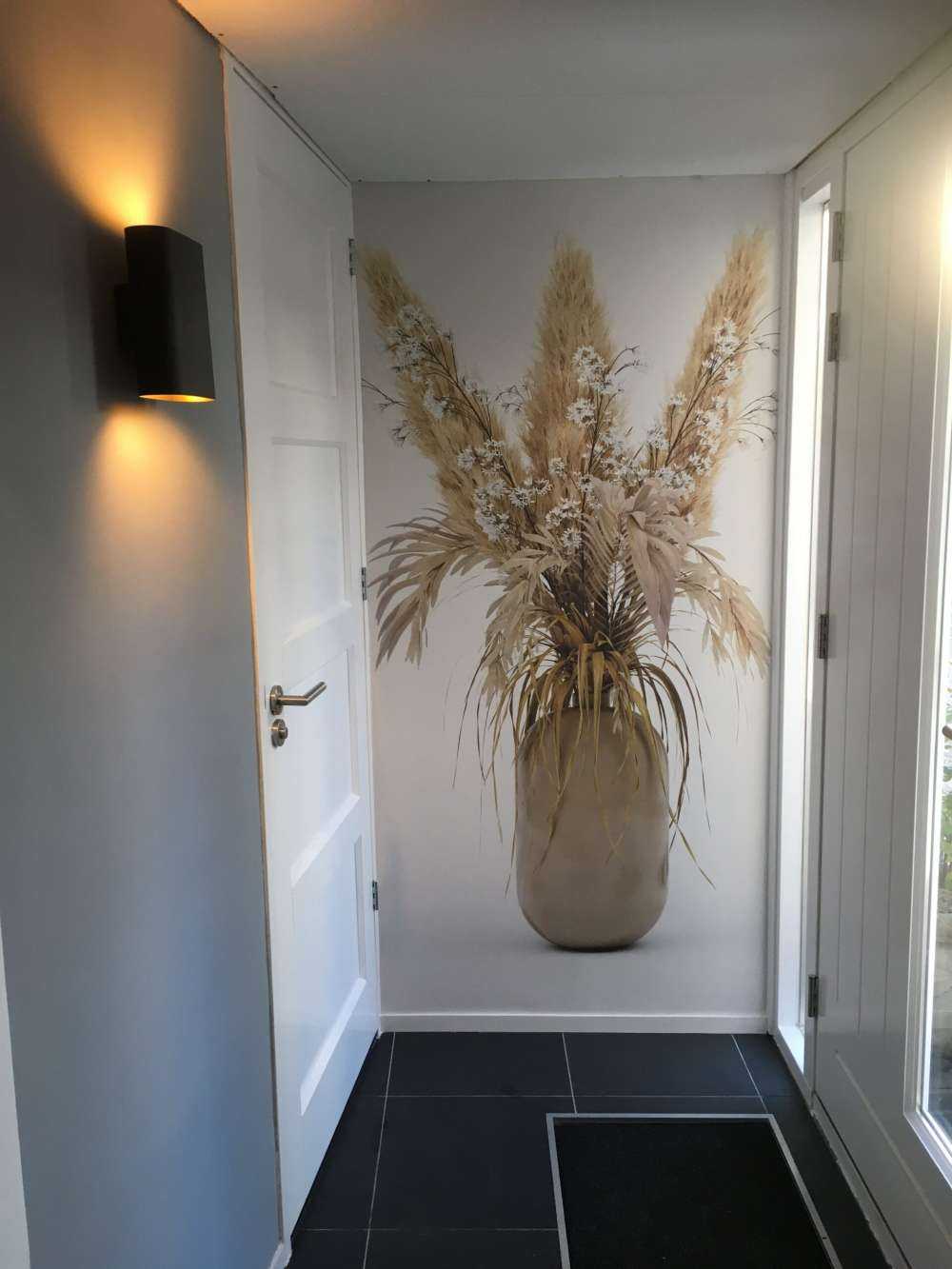 Beige planten in een vaas