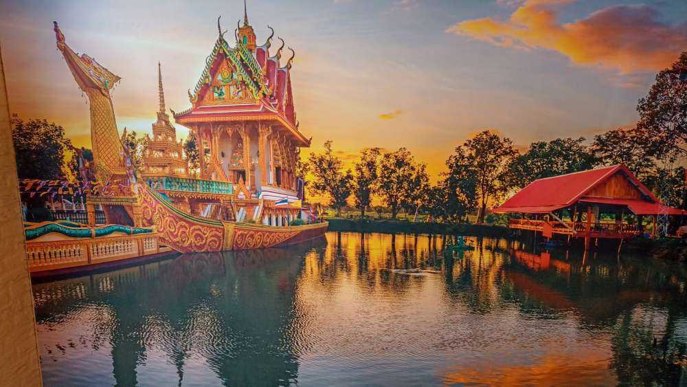 Huge Thai Suphannahong