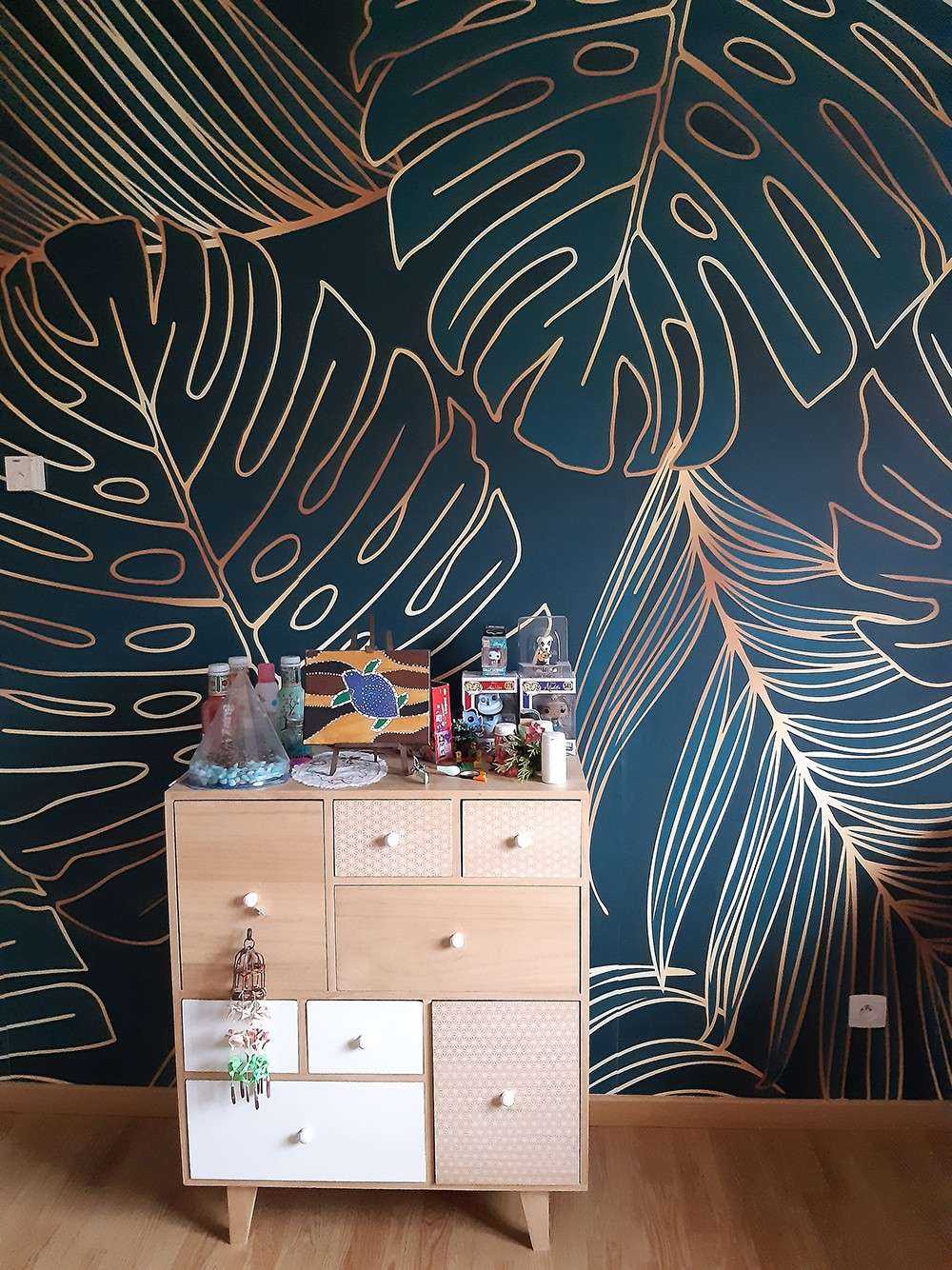 Green leaves with gold