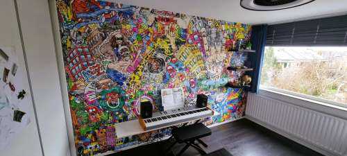Graffiti hustle and bustle