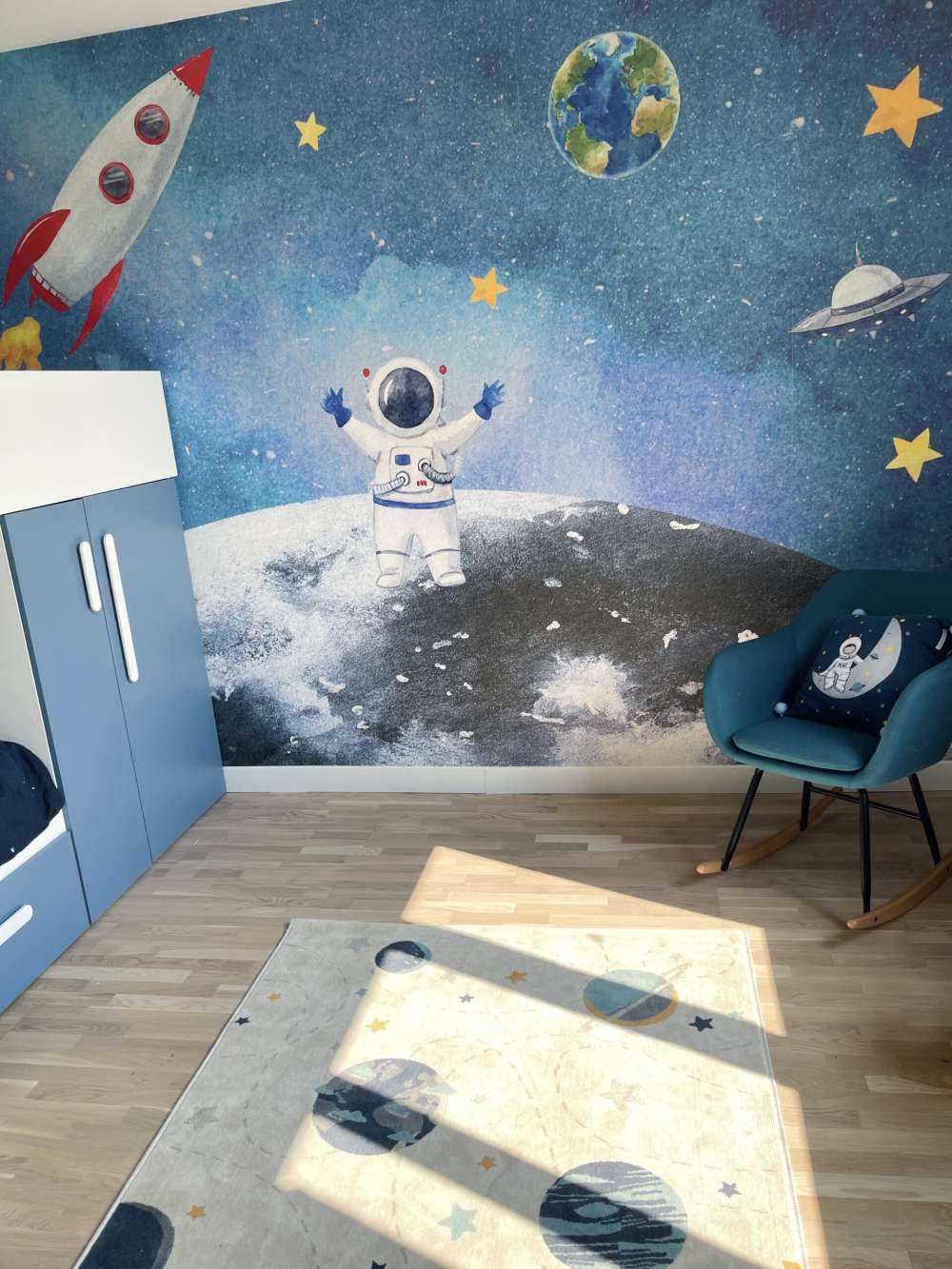 Astronaut on the Moon