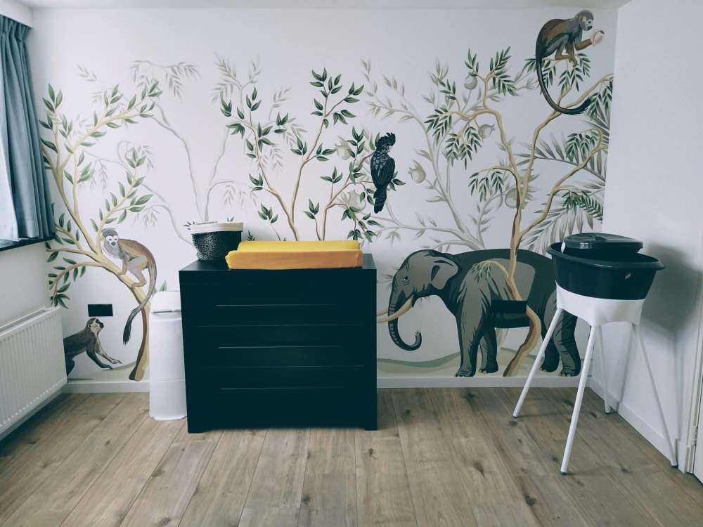 Drawn animals in the jungle