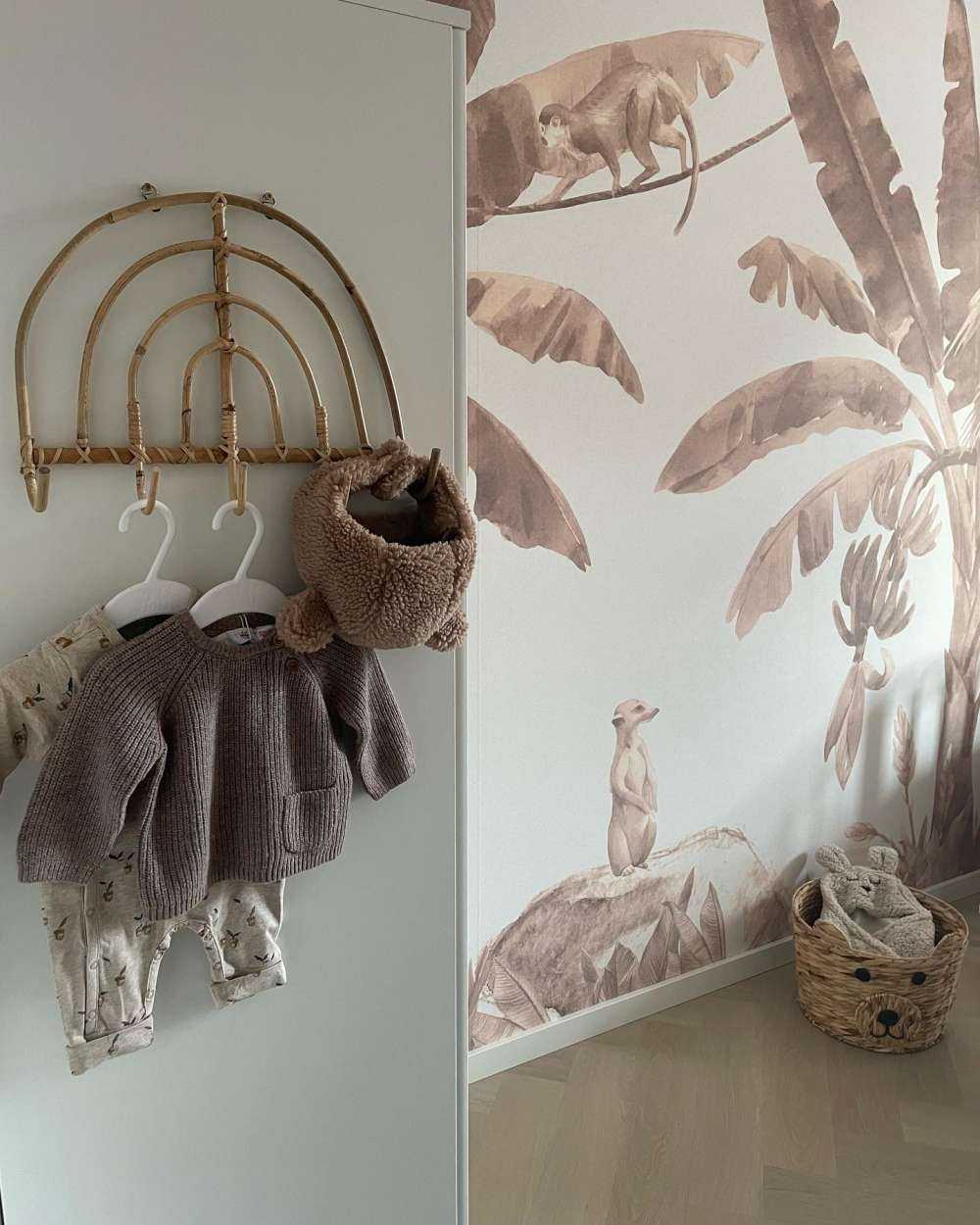 Small jungle animals in taupe