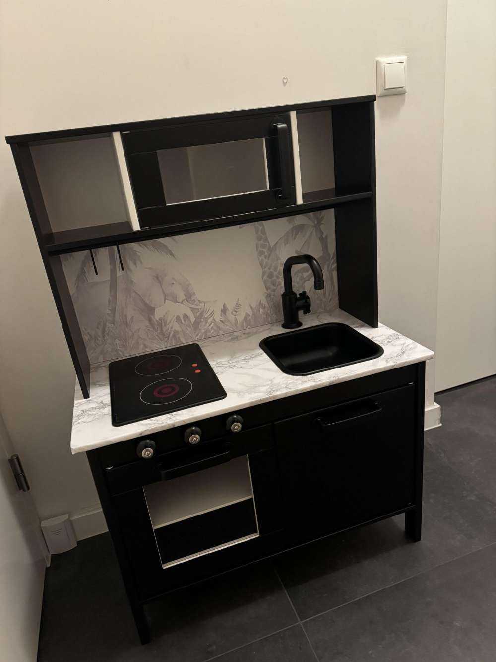 Cheerful jungle animals