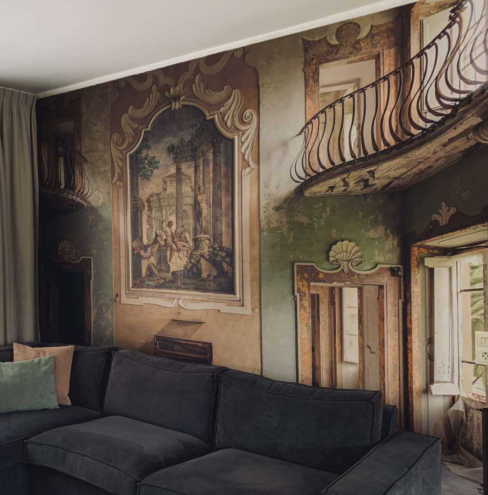 Prachtige ruimte in een verlaten gebouw