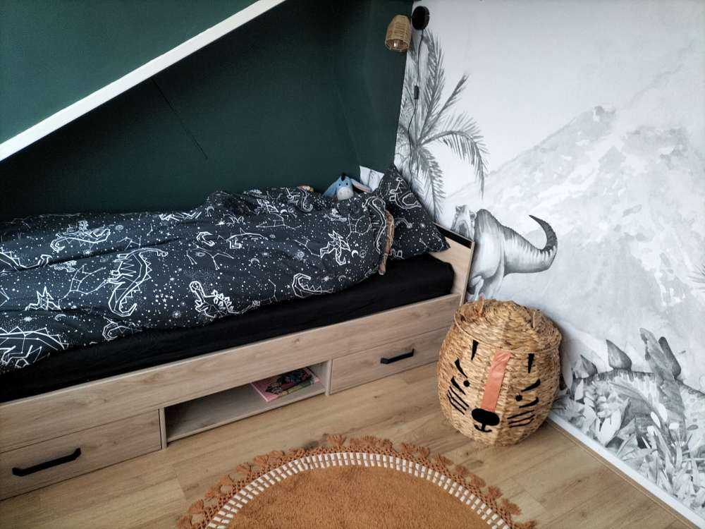 Dino's in black and white