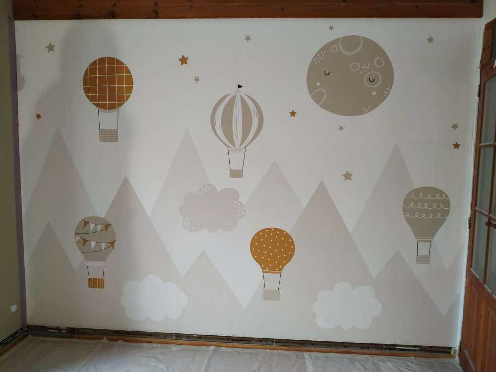 Hot air balloons through the mountains