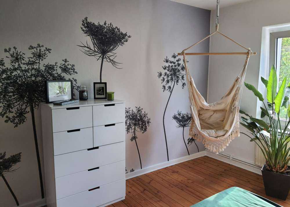 Cow parsley in black and white