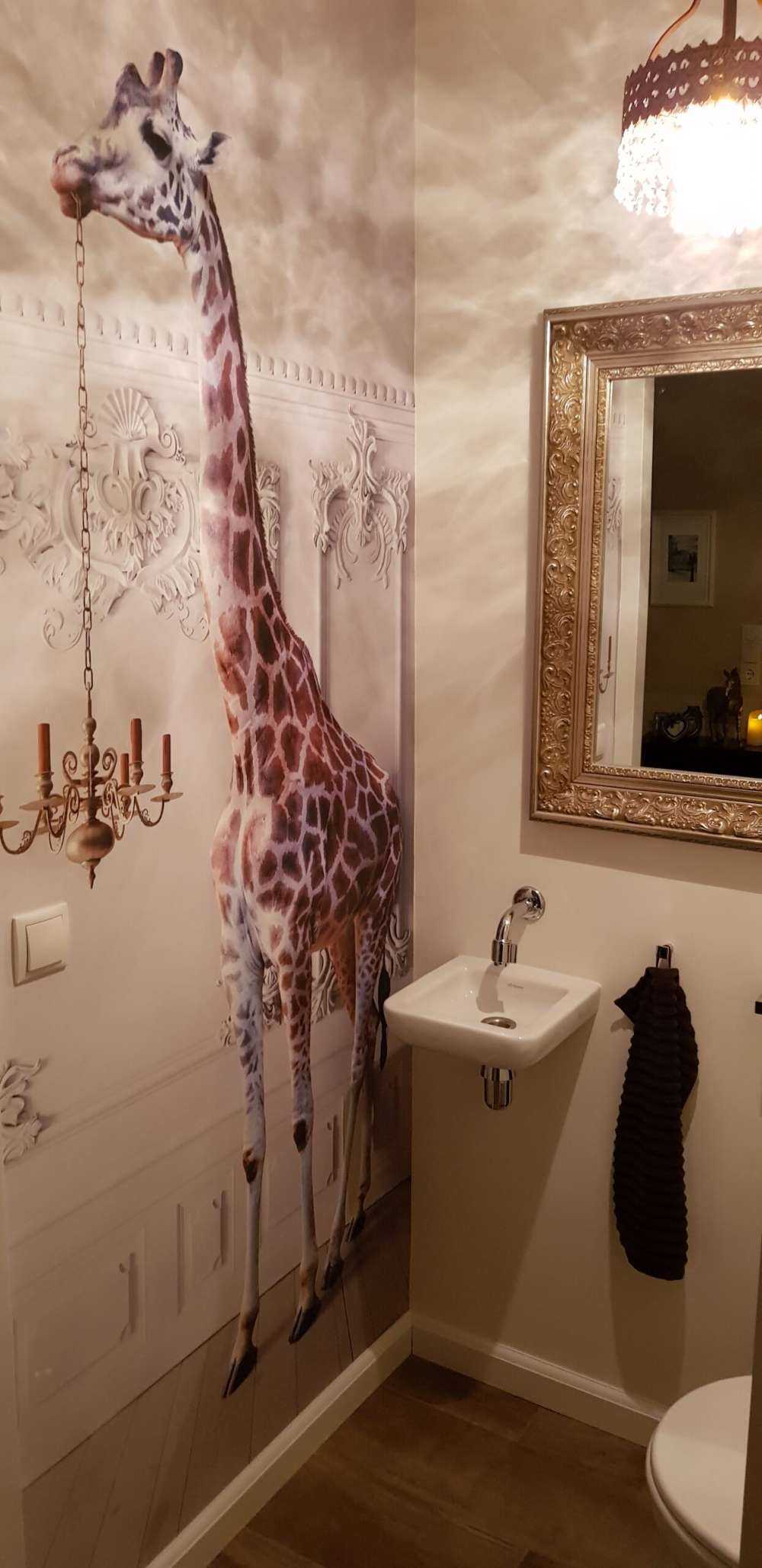 Giraffe with candlestick