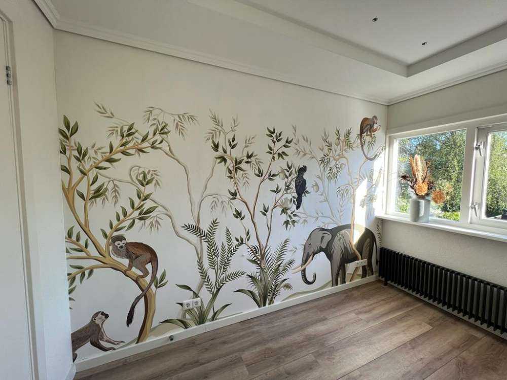 Drawn animals in the jungle