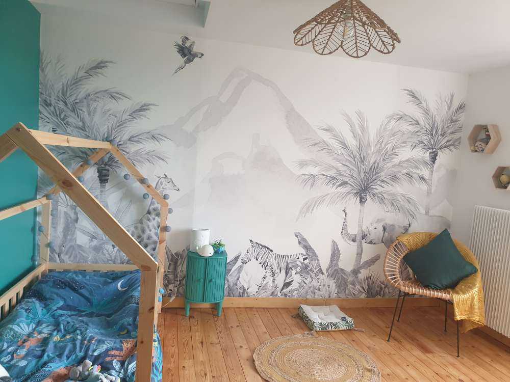 Jungle animals in black and white