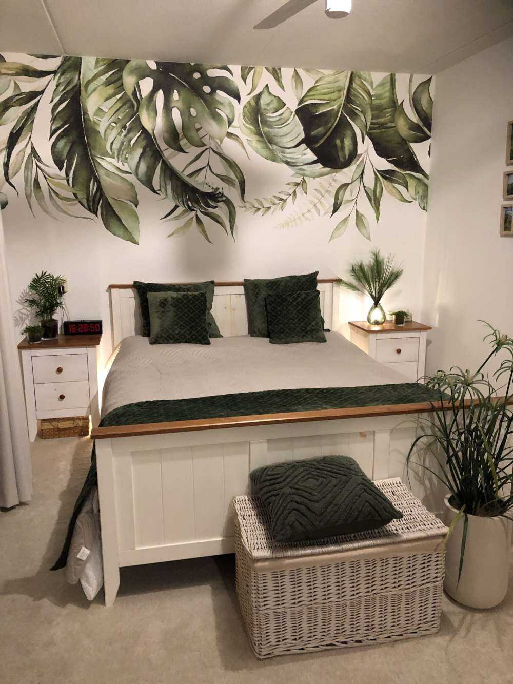 Tropical watercolour leaves