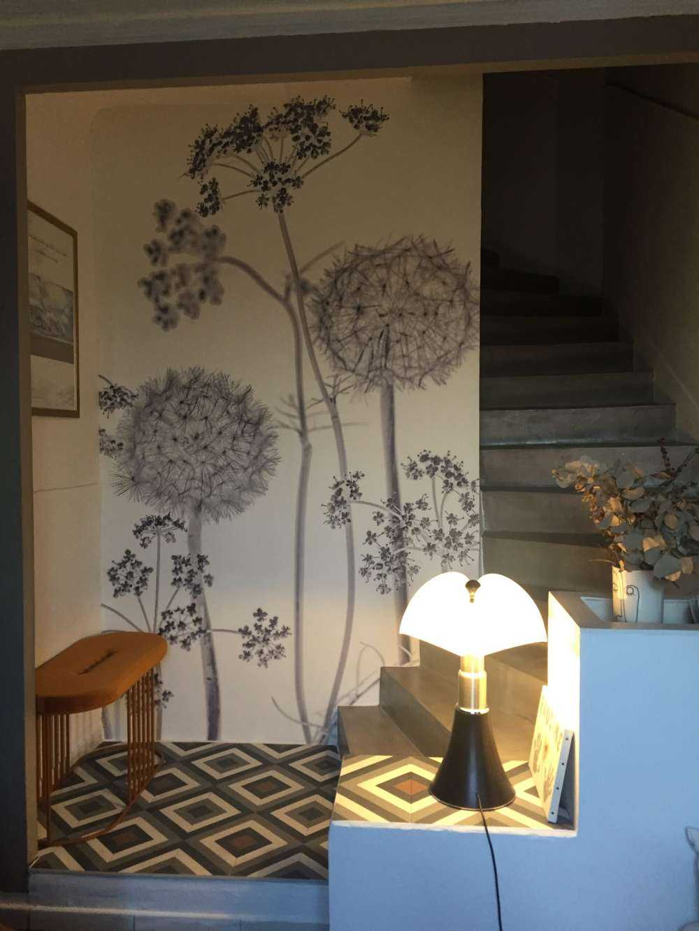 Meadow flowers in black and white