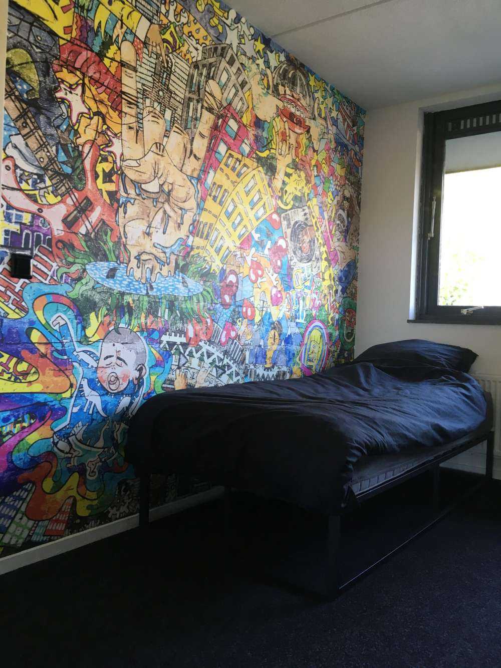 Graffiti hustle and bustle