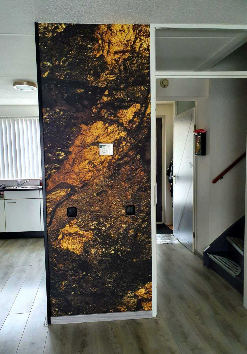 Stone with gold