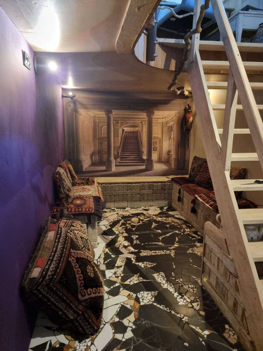 Ruimte met oude muren