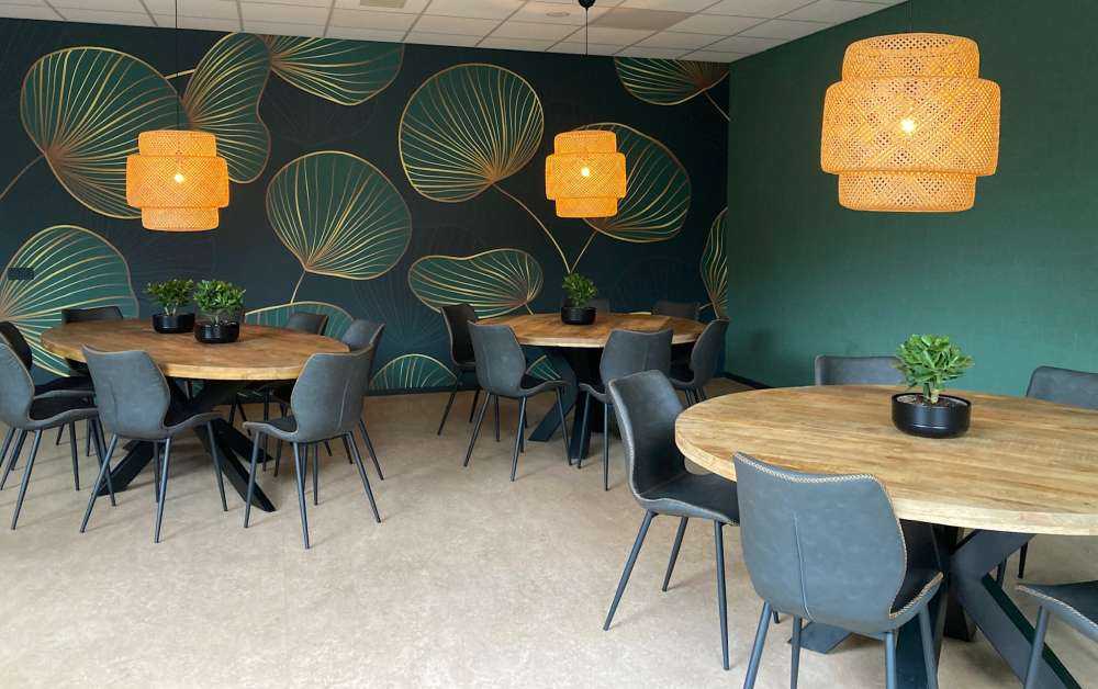 Ornate leaves with gold