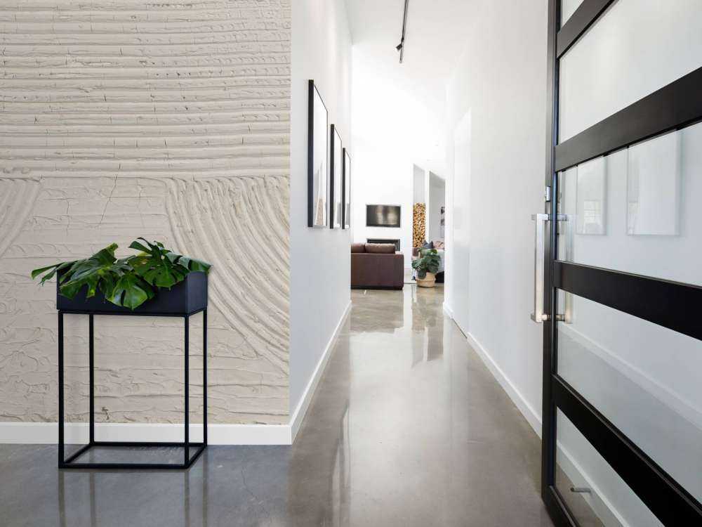 Lines and structures in off white