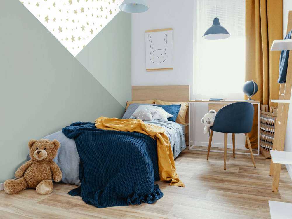 Green triangles with stars