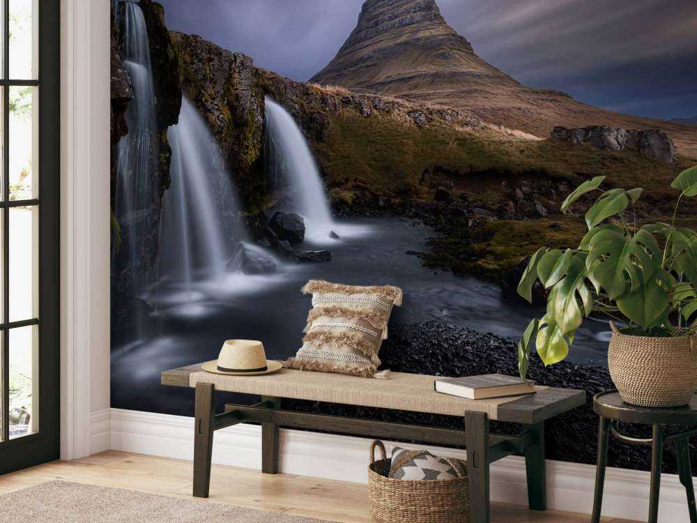 Kirkjufellsfoss falls