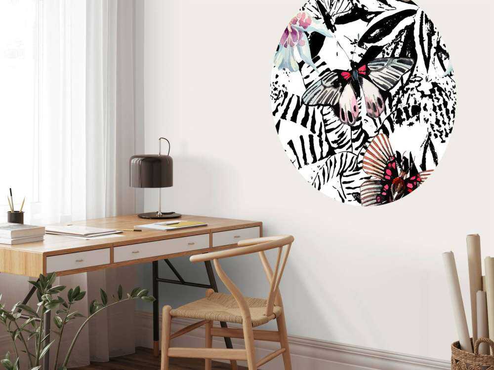 Aquarel van exotische vlinders en bloemen