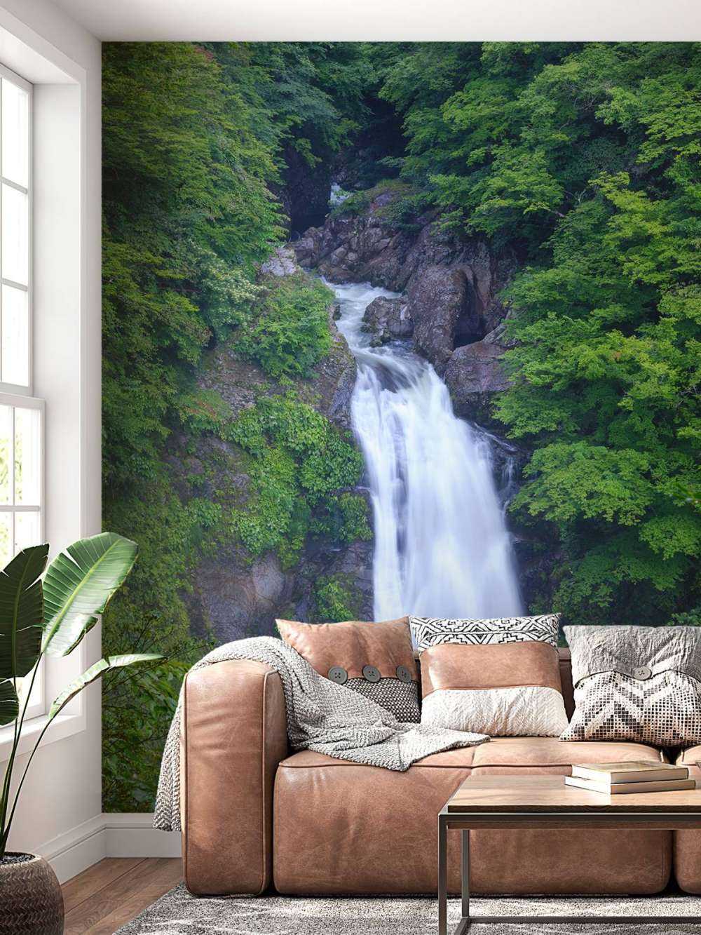 Dichtbegroeide waterval