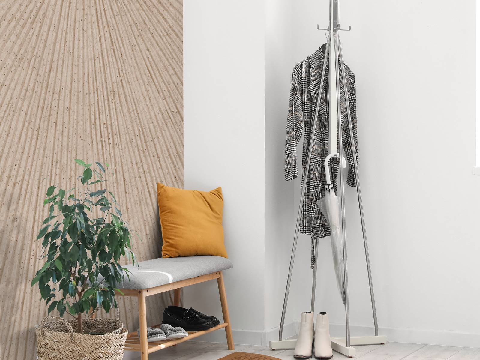 Structure with lines in beige brown