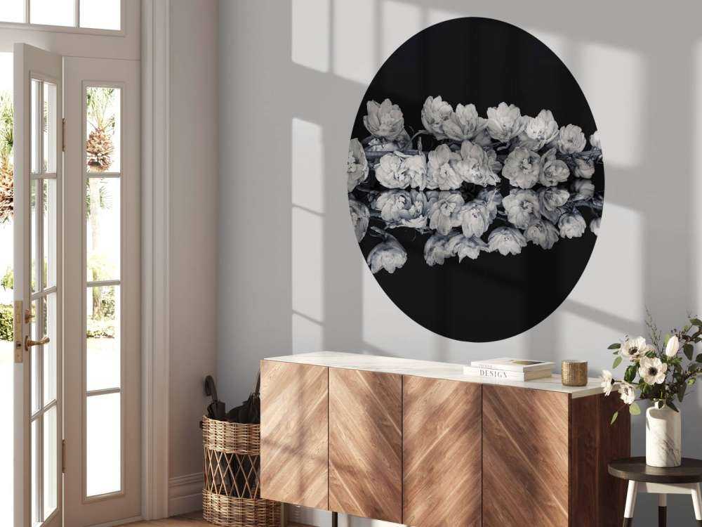 Weerspiegeling bloemen zwart-wit