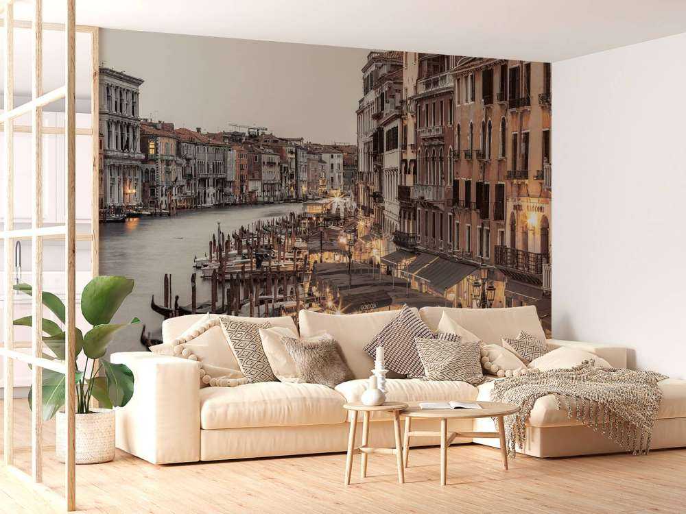 The big canal at night