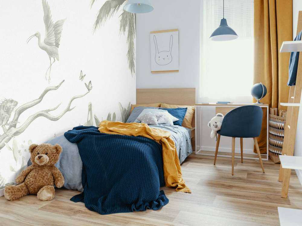 Branch with jungle animals in green