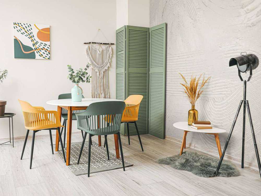 Structures and shapes in off white