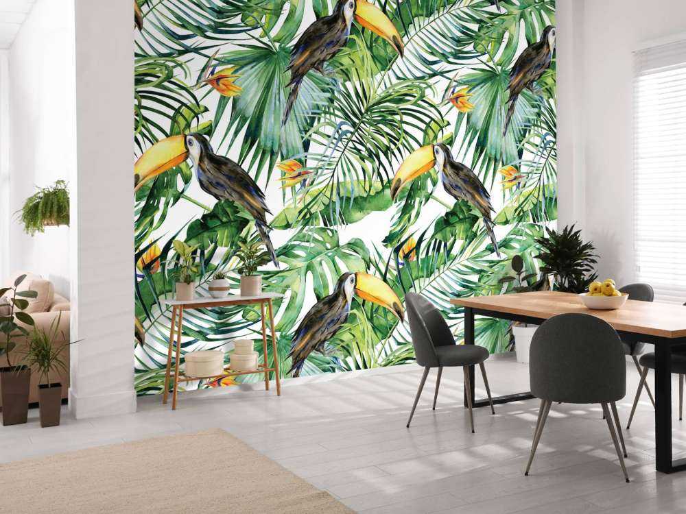 Toucan between the leaves