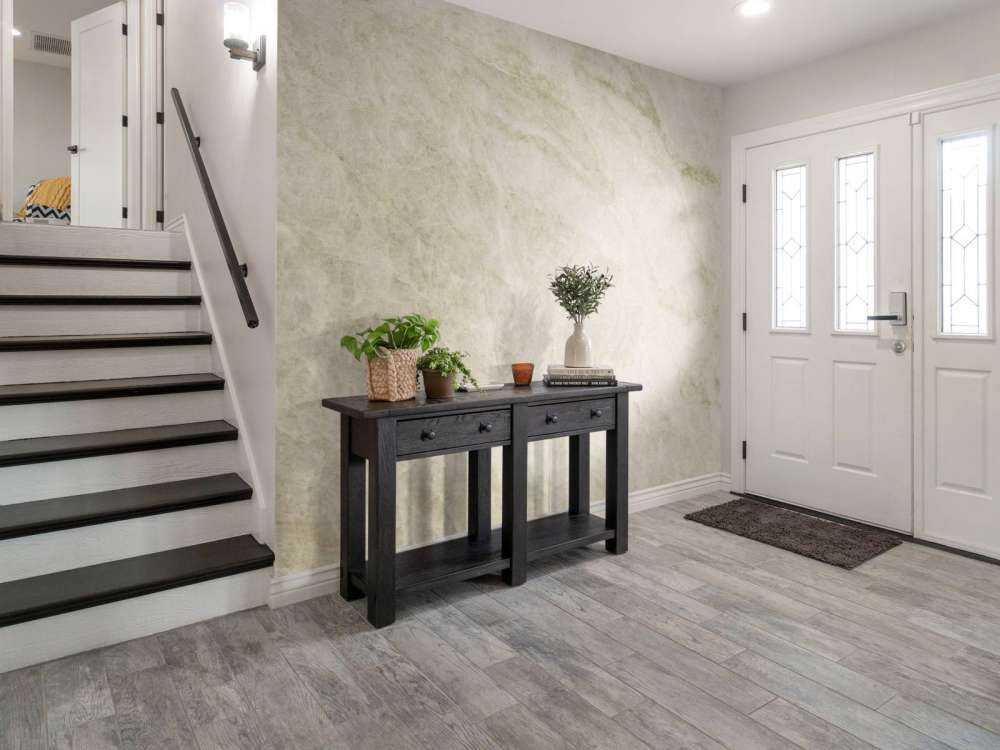Light structured marble