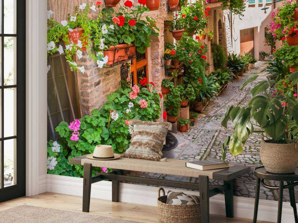 Gezellig straatje met bloemen in Italië