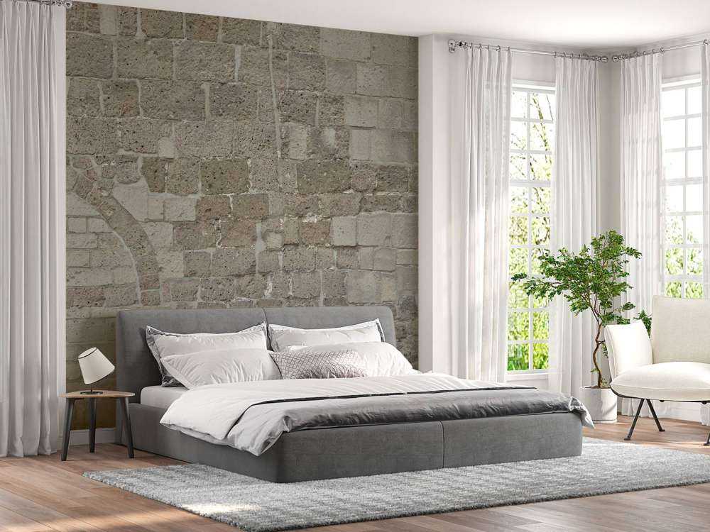 Een oude gerestaureerde muur