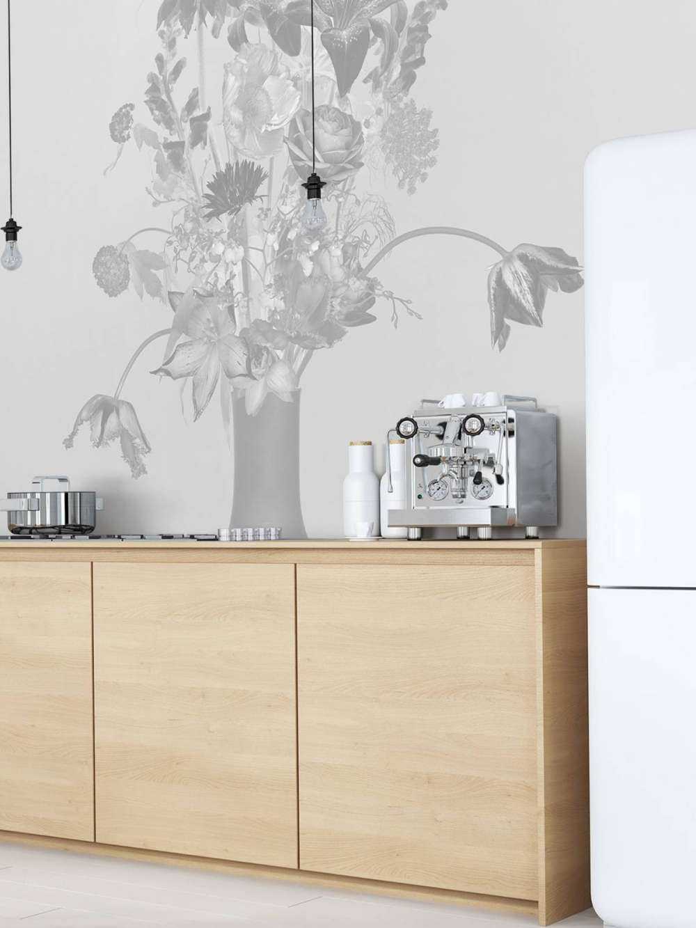 Generous flower bouquet black and white