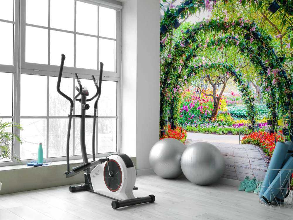 Bloemenbogen in een parkje