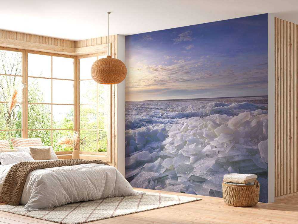 Crushing ice on the Ijsselmeer